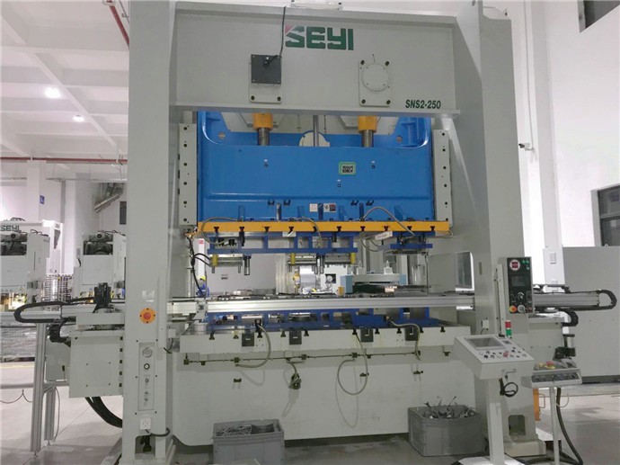 沖床三次元機械手在沖床沖壓自動化中的應用優勢解析