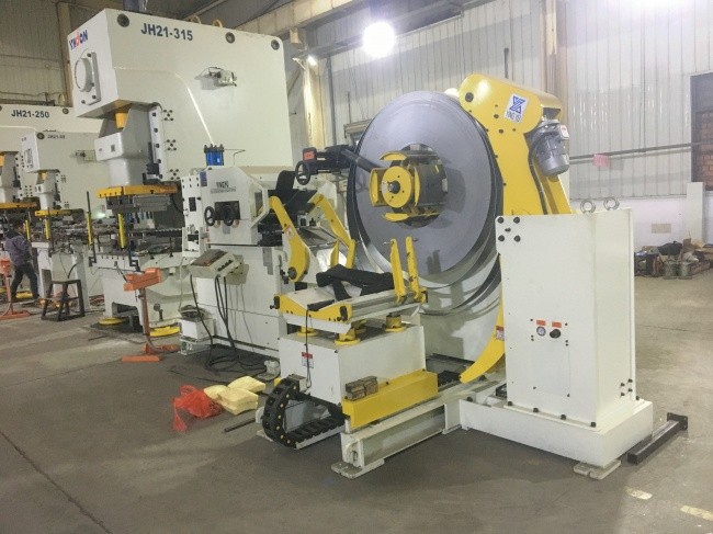 沖床機械手+三合一送料機自動沖壓生產線解決方案解析